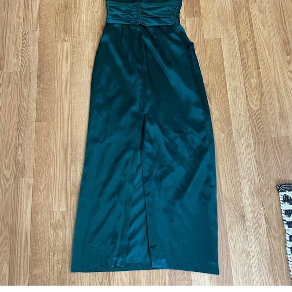 David's Bridal Strapless Slim Charmeuse Gown Emerald Green Dress with Pockets - Picture 4 of 5
